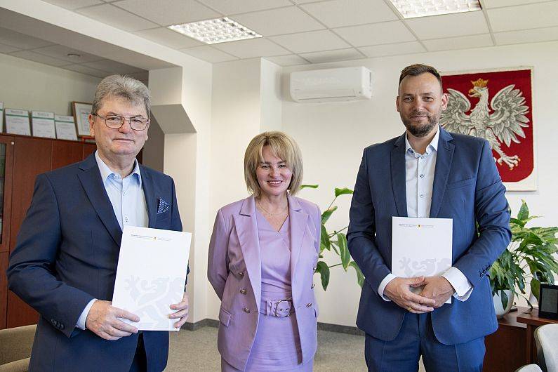Obraz Podpisanie umowy na realizację strony internetowej