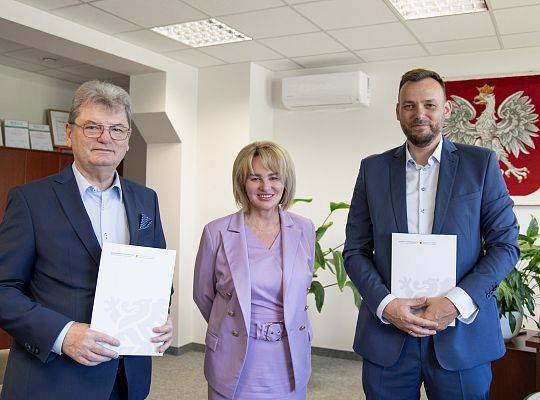 Podpisanie umowy na realizację strony internetowej