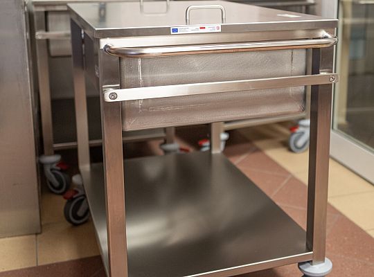 Wózki do przewożenia narzędzi i kontenerów już jeżdżą po szpitalu