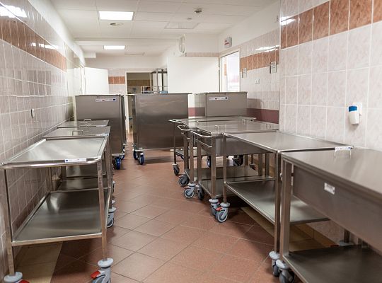 Wózki do przewożenia narzędzi i kontenerów już jeżdżą po szpitalu