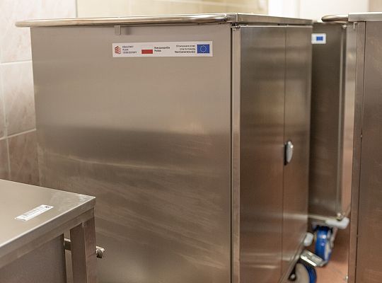 Wózki do przewożenia narzędzi i kontenerów już jeżdżą po szpitalu