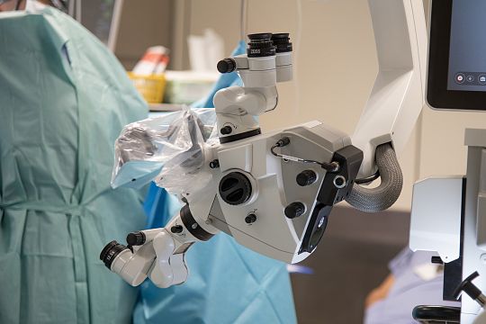 Dzięki środkom z KPO na rozwój onkologii, lekarze na Bloku Operacyjnym korzystają z mikroskopu operacyjnego!!!